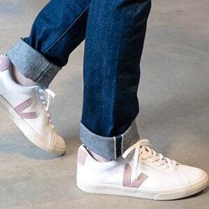 Veja Esplar Leather Sneaker in Extra White/Parme Purple sz 37EU/6US New in Box